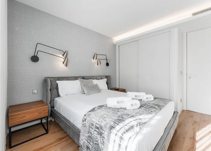 Lägenhet Guestready - Center With Balcony Oporto